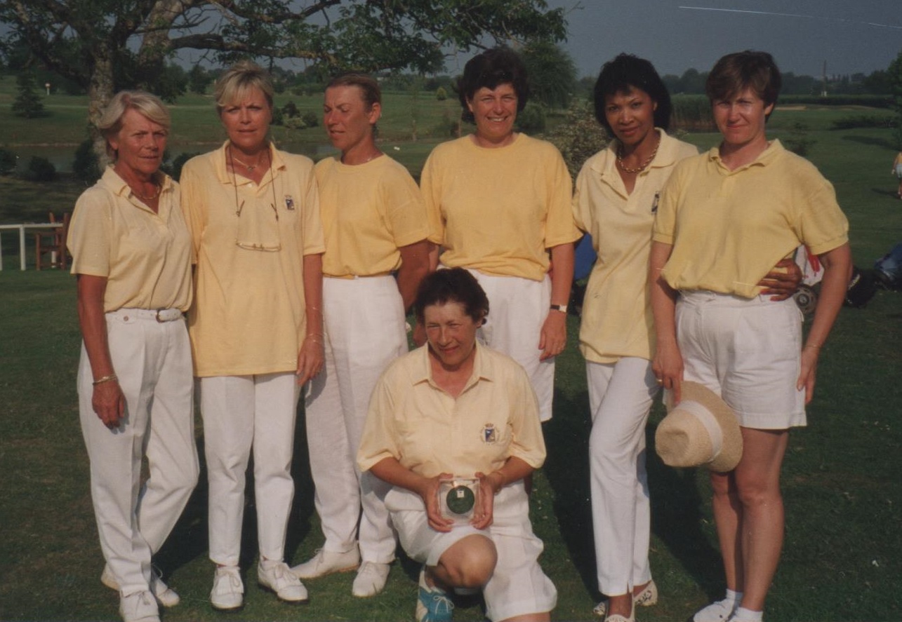 2me Division Golf de Cognac Juillet 1994 Equipe Dames avec la capitaine Claudine Bouillon